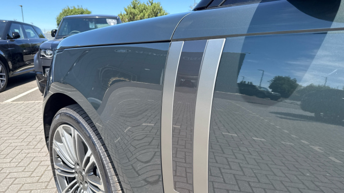 Land Rover Range Rover 3.0 D300 Westminster Edition 4dr Auto Diesel Estate - Image 20